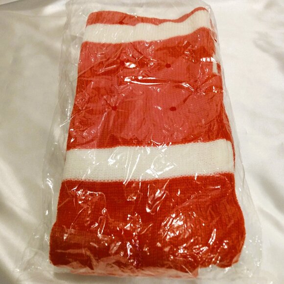 Budweiser Hockey Scarf/Hand Warmer-Red With White Stripes-NIP - Picture 5 of 5